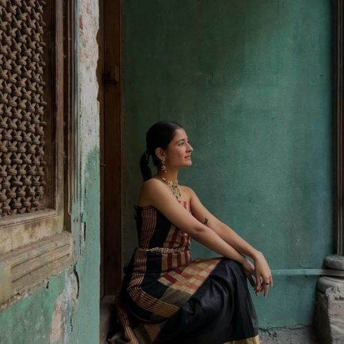 2b4d39_c83c4307b36d470e975a40b241360bc7mv2